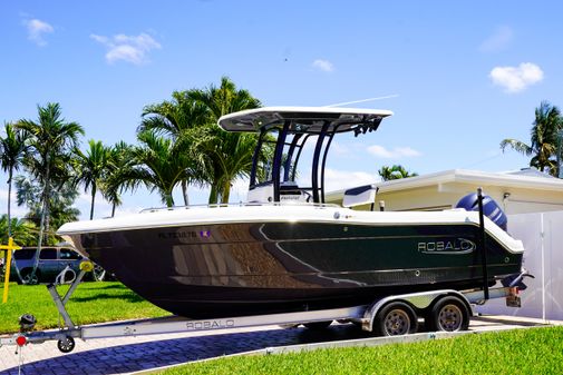 Robalo R222 Center Console image