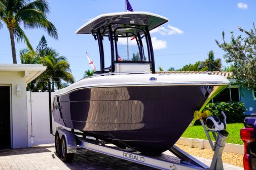 Robalo R222 Center Console image