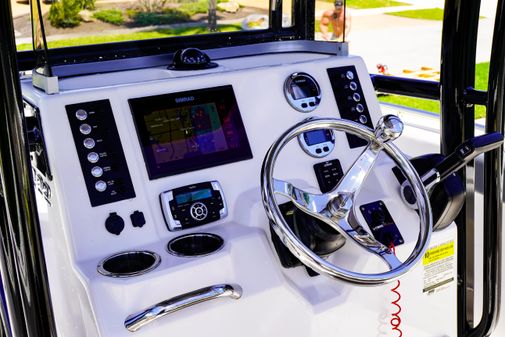 Robalo R222 Center Console image