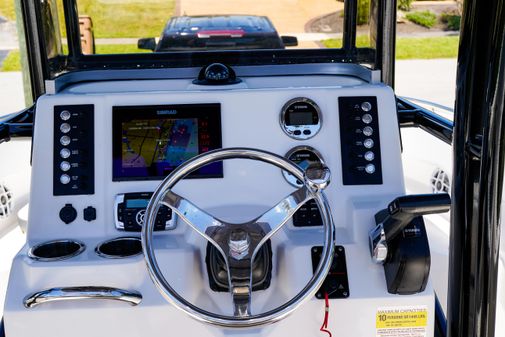 Robalo R222 Center Console image