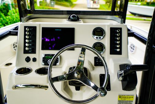 Robalo R222 Center Console image