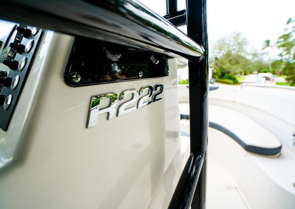 Robalo R222 Center Console image