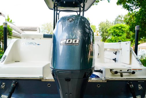 Robalo R222 Center Console image