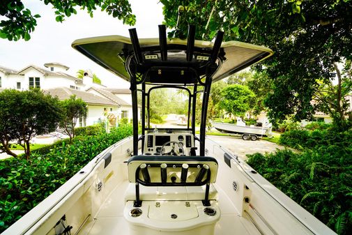 Robalo R222 Center Console image