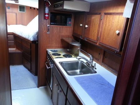 Hatteras 42 Convertible image