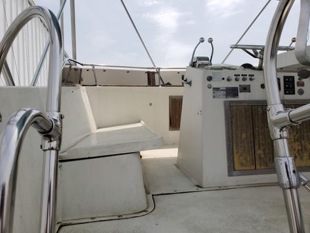 Hatteras 42 Convertible image