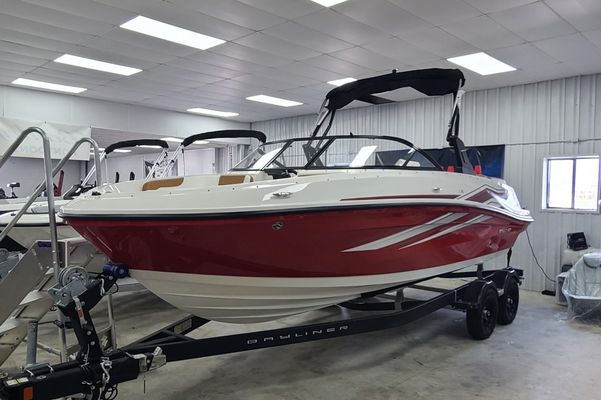 Bayliner VR5 Bowrider I/O - main image