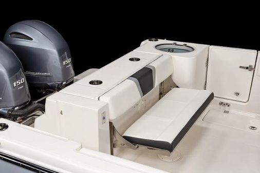 Robalo R250-CENTER-CONSOLE image