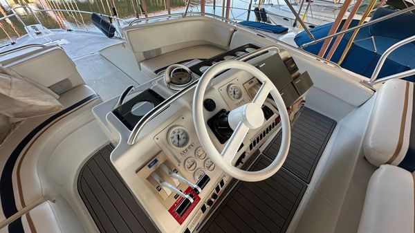 Mainship 40 Sedan Bridge 