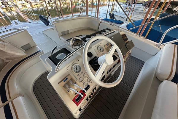 Mainship 40 Sedan Bridge - main image