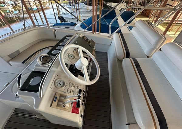 Mainship 40 Sedan Bridge image