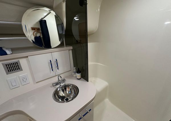 Mainship 40 Sedan Bridge image