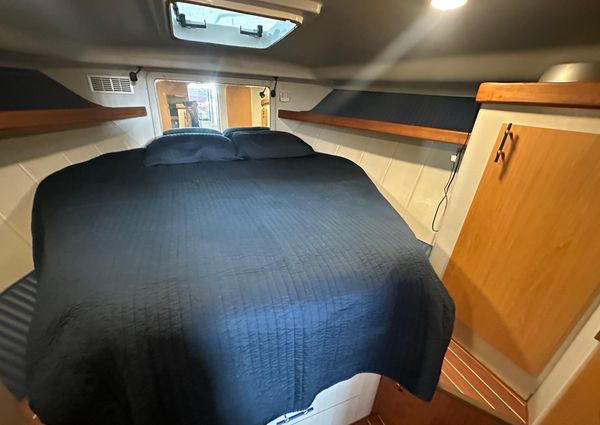 Mainship 40 Sedan Bridge image