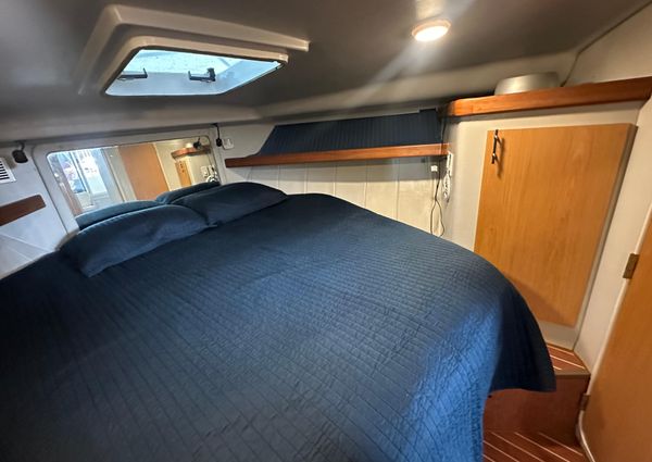 Mainship 40 Sedan Bridge image