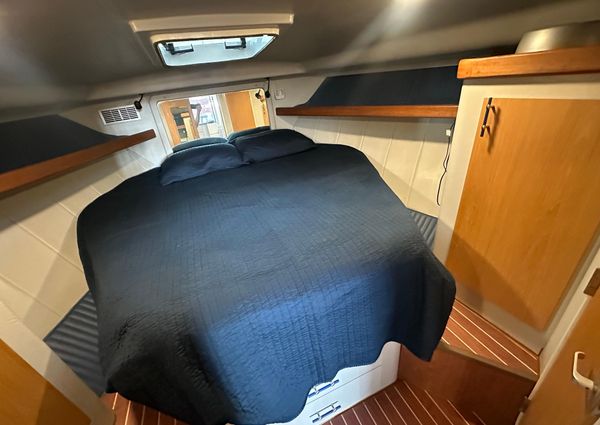 Mainship 40 Sedan Bridge image