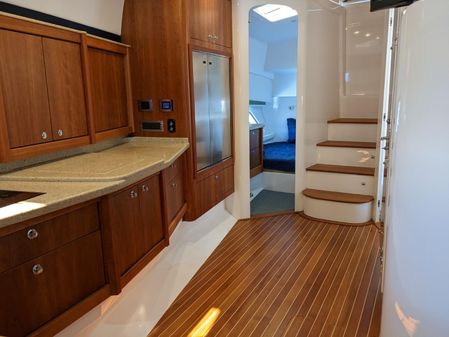 Intrepid 475 Sport Yacht image