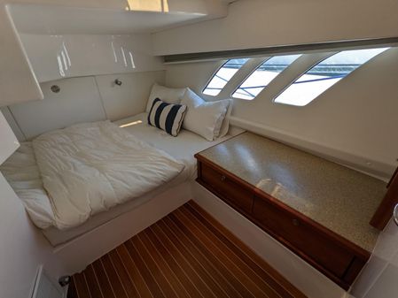 Intrepid 475 Sport Yacht image