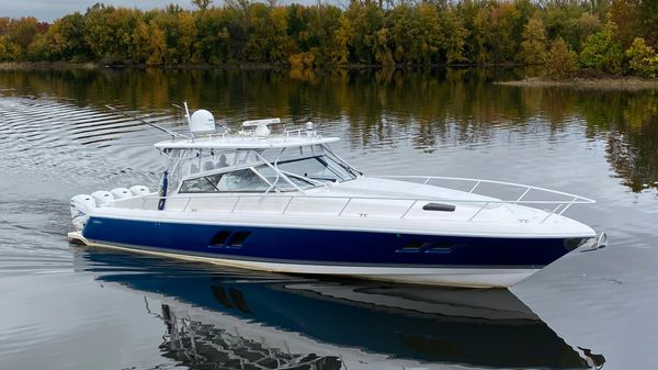 Intrepid 475 Sport Yacht