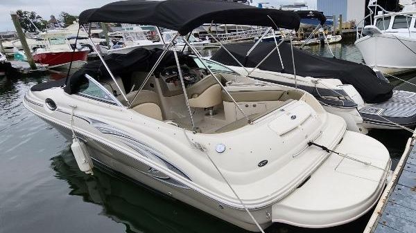 Sea Ray 240 Sundeck 
