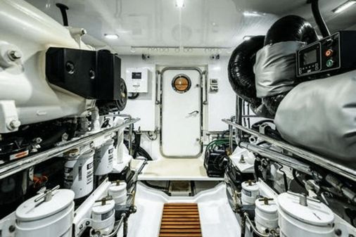 Marlow 66E COMMAND BRIDGE image