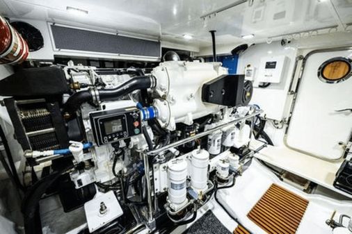 Marlow 66E COMMAND BRIDGE image