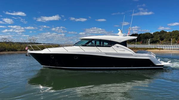 Tiara Yachts C44 Coupe 