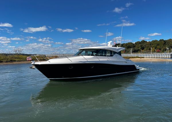 Tiara Yachts C44 Coupe image