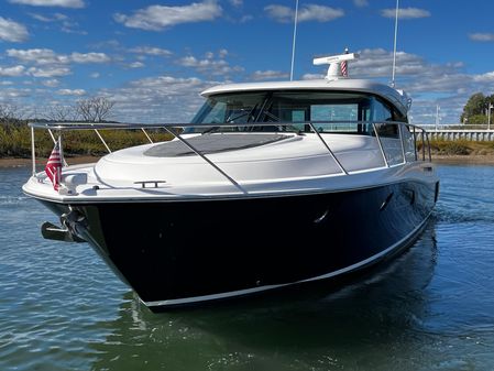 Tiara Yachts C44 Coupe image