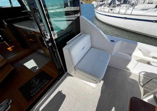 Tiara Yachts C44 Coupe image