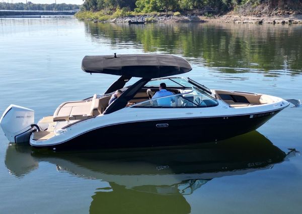 Sea Ray SLX 260 Outboard image