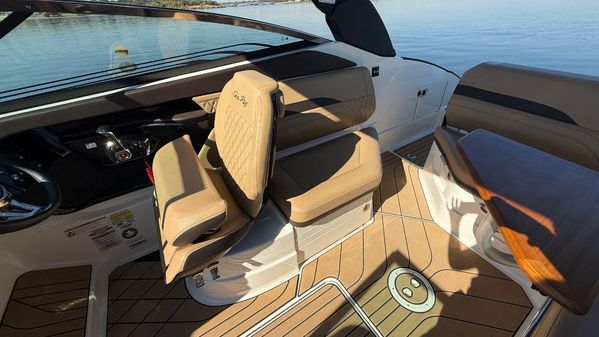 Sea Ray SLX 260 Outboard image