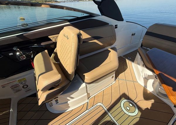 Sea Ray SLX 260 Outboard image