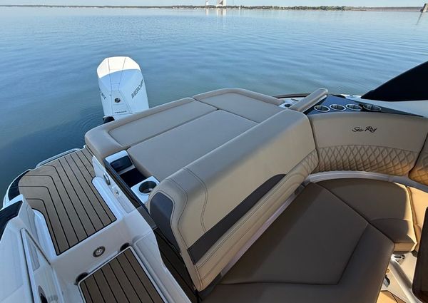 Sea Ray SLX 260 Outboard image