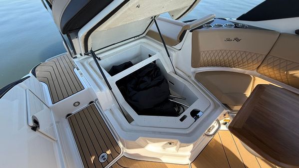 Sea Ray SLX 260 Outboard image