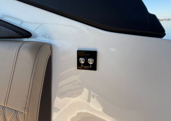 Sea Ray SLX 260 Outboard image