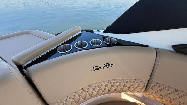 Sea Ray SLX 260 Outboard image