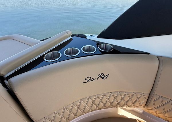 Sea Ray SLX 260 Outboard image