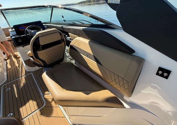 Sea Ray SLX 260 Outboard image