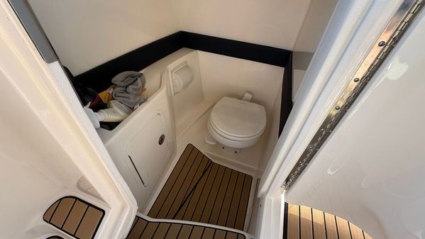 Sea Ray SLX 260 Outboard image