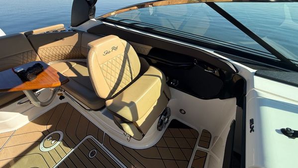 Sea Ray SLX 260 Outboard image