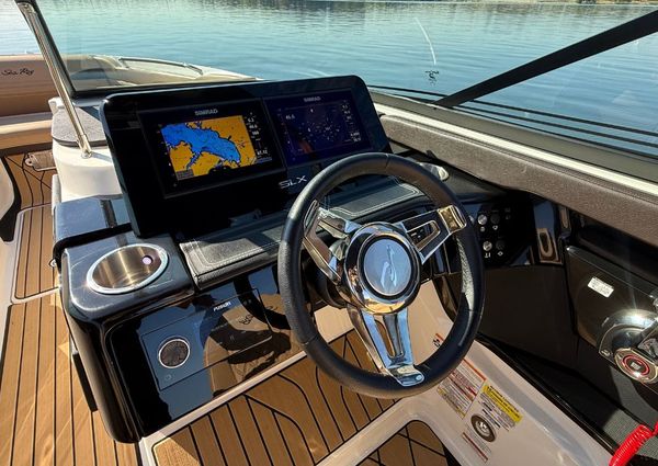 Sea Ray SLX 260 Outboard image