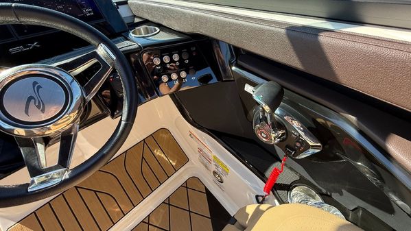 Sea Ray SLX 260 Outboard image