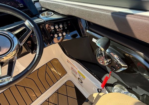 Sea Ray SLX 260 Outboard image