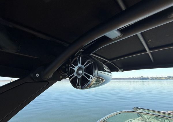 Sea Ray SLX 260 Outboard image