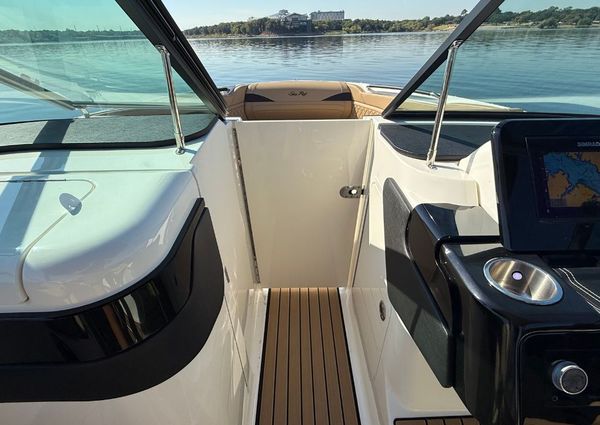 Sea Ray SLX 260 Outboard image