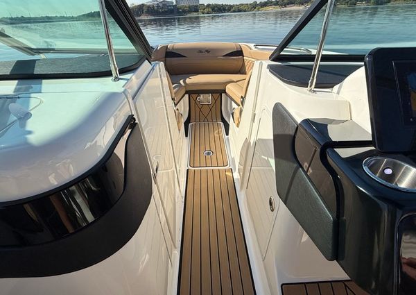 Sea Ray SLX 260 Outboard image