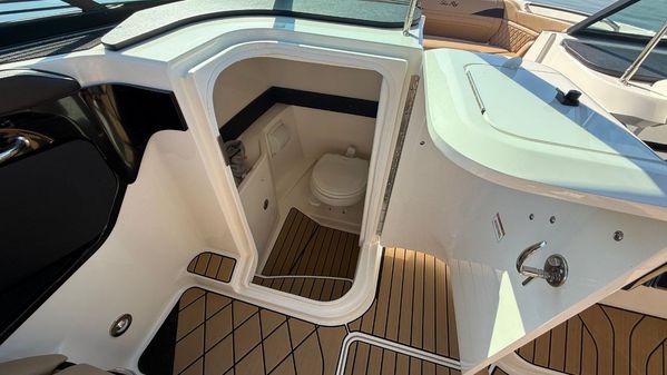 Sea Ray SLX 260 Outboard image