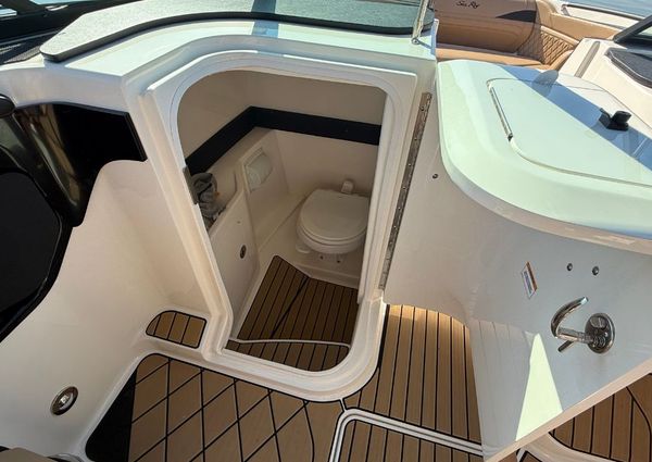 Sea Ray SLX 260 Outboard image