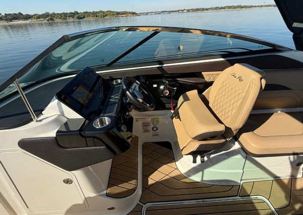 Sea Ray SLX 260 Outboard image