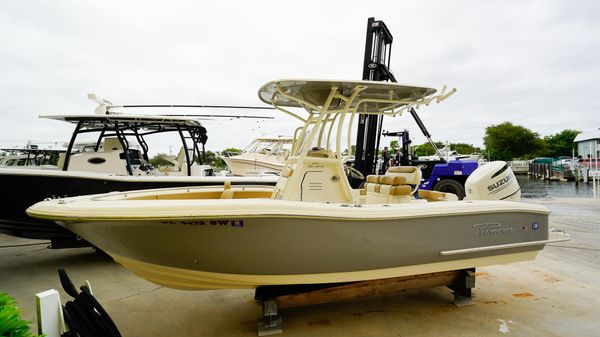 Pioneer 222 Sportfish 